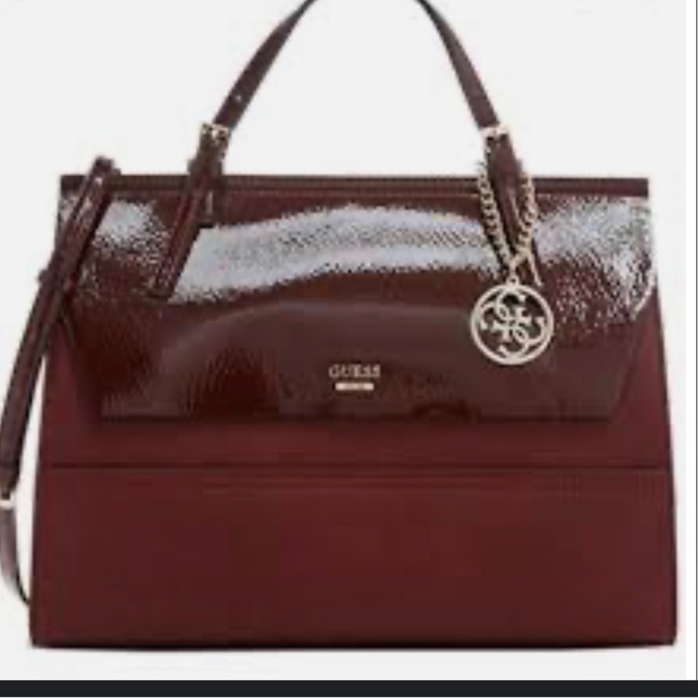 Like new handbag. No scratches, marks or dents. used 1x. Classy or semi causal